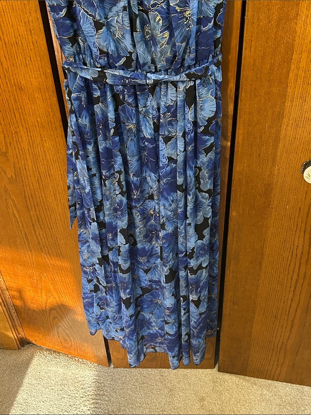 Beautiful blue Floral Flowy  Sleeveless Maxi Dress with Belt size 6